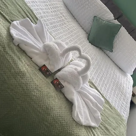 Charming 2br Sleeps 5 Comfortably *