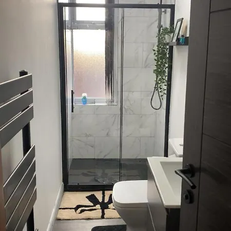 Apartment Charming 2br Sleeps 5 Comfortably